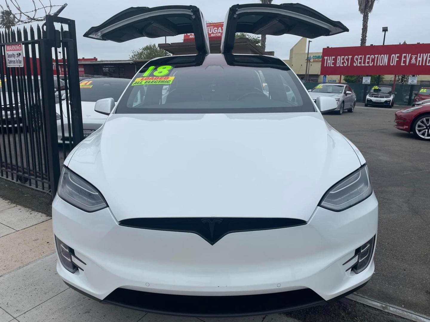 2018 WHITE /BLACK Tesla Model X (5YJXCAE28JF) , located at 744 E Miner Ave, Stockton, CA, 95202, (209) 944-5770, 37.956863, -121.282082 - PLUS TAXES AND FEES - Photo#5